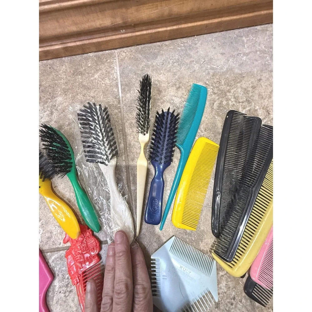 Vintage Hair Brushes & Combs Lot Retro Plastic Vanity‎ Beauty Accessories